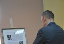 [fot. Wojciech Kruk] Wystawa 'Gmina Żukowo w Grafice Jacka Piątka i na Fotografiach Kosycarzy'otwarta - powiększ