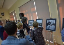 [fot. Wojciech Kruk] Wystawa 'Gmina Żukowo w Grafice Jacka Piątka i na Fotografiach Kosycarzy'otwarta - powiększ