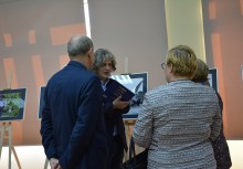 [fot. Wojciech Kruk] Wystawa 'Gmina Żukowo w Grafice Jacka Piątka i na Fotografiach Kosycarzy'otwarta - powiększ