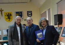 [fot. Wojciech Kruk] Wystawa 'Gmina Żukowo w Grafice Jacka Piątka i na Fotografiach Kosycarzy'otwarta - powiększ