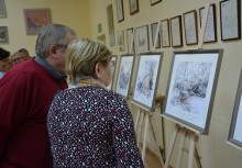 [fot. Wojciech Kruk] Wystawa 'Gmina Żukowo w Grafice Jacka Piątka i na Fotografiach Kosycarzy'otwarta - powiększ