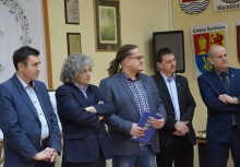 [fot. Wojciech Kruk] Wystawa 'Gmina Żukowo w Grafice Jacka Piątka i na Fotografiach Kosycarzy'otwarta - powiększ