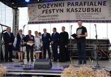 [fot. B.Bujnowka-Kowalska] Dożynki Parafialne i VIII Festyn Kaszubski w Chwaszczynie - powiększ