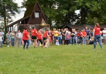 [fot. BBujnowska-Kowalska] Pływanie na byle czym po raz szósty w Tuchomiu - powiększ