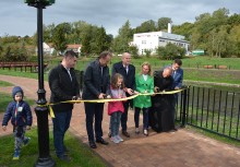 [fot. Sylwia Trojak] Park w centrum Żukowa uroczyście otwarty - powiększ