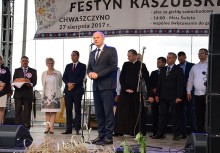 [fot. B.Bujnowka-Kowalska] Dożynki Parafialne i VIII Festyn Kaszubski w Chwaszczynie - powiększ