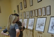[fot. Wojciech Kruk] Wystawa 'Gmina Żukowo w Grafice Jacka Piątka i na Fotografiach Kosycarzy'otwarta - powiększ