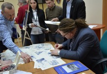 [fot. Wojciech Kruk] Wystawa 'Gmina Żukowo w Grafice Jacka Piątka i na Fotografiach Kosycarzy'otwarta - powiększ