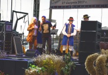 [fot. B.Bujnowka-Kowalska] Dożynki Parafialne i VIII Festyn Kaszubski w Chwaszczynie - powiększ