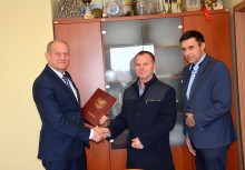 [fot. Wojciech Kruk] Podpisanie umowy na rozbudowę szkoły w Miszewie - powiększ