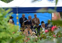 [fot. B.Bujnowska-Kowalska] W Żukowie „Wesele” czytano w Parku Jubileuszowym - powiększ