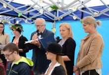 [fot. B.Bujnowska-Kowalska] W Żukowie „Wesele” czytano w Parku Jubileuszowym - powiększ