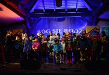 [fot. B.Bujnowska-Kowalska] Bogaty Jarmark Bożonarodzeniowy w Żukowie!  - powiększ