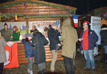 [fot. B.Bujnowska-Kowalska] Bogaty Jarmark Bożonarodzeniowy w Żukowie!  - powiększ