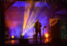 [fot. B.Bujnowska-Kowalska] Bogaty Jarmark Bożonarodzeniowy w Żukowie!  - powiększ