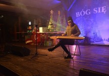 [fot. B.Bujnowska-Kowalska] Bogaty Jarmark Bożonarodzeniowy w Żukowie!  - powiększ