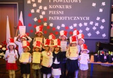 [fot. nadesłane] I Powiatowy Konkurs Pieśni Patriotycznej w Baninie - powiększ