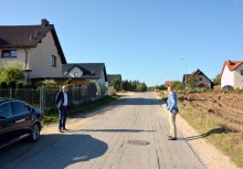 Burmistrz Gminy Żukowo oraz Zastępca Burmistrza Gminy Żukowo drodze w Baninie