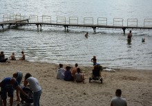 [fot. B.Bujnowska-Kowalska] Po raz piąty w Tuchomiu „Pływano na byle czym” - powiększ
