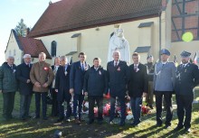 Władze przed pomnikiem Matki Boskiej - powiększ