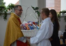 [fot. kartuzy.naszemiasto.pl] 25-lat kapłaństwa proboszcza z Chwaszczyna ks. Piotra Gruby  - powiększ