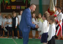 [fot. Anna Kowal] Zakończenie roku szkolnego 2016/2017 w żukowskich szkołach - powiększ