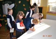 [fot. nadesłane] „Poranek z poezją” w Szkole Podstawowej nr 1 w Żukowie - powiększ
