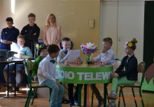 [fot. nadesłane] Światowy Dzień Ziemi w SP nr 1 w Żukowie. W ekologicznym stylu z pożytecznymi owadami w tle. - powiększ