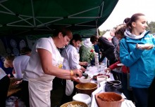 [fot. B.Bujnowska-Kowalska] KGW Chwaszczyno na Festiwalu Smaków Regionalnych w Ślesinie - powiększ