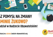 Osoba widziana góry przy stole, na którym są między innymi kawa, komputer i telefon. Widnieje też napis: 'Masz pomysł na zmiany w gminie Żukowo? Weź udział w Budżecie Obywatelskim!', a także adres strony www i logo budżetu obywatelskiego - powiększ