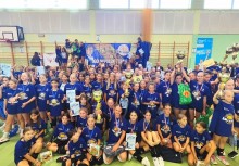 Kilkadziesiąt osób, głównie zawodniczki biorące udział w turnieju