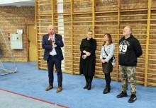 4 osoby, Burmistrz przemawia - powiększ