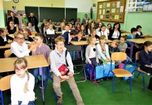 [fot. nadesłane] Konkurs wiedzy o baśniach kaszubskich w Pępowie  - powiększ