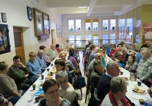 [fot. nadesłane] Kochanym Babciom, Kochanym Dziadkom! Uroczystość w SP nr 1 w Żukowie - powiększ