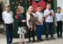 [fot. nadesłane] Kochanym Babciom, Kochanym Dziadkom! Uroczystość w SP nr 1 w Żukowie - powiększ