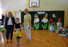 [fot. nadesłane] Światowy Dzień Ziemi w SP nr 1 w Żukowie. W ekologicznym stylu z pożytecznymi owadami w tle. - powiększ