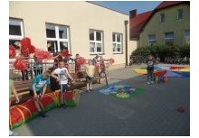 [fot. nadesłane] Szkoła w Glinczu również walczy o kolorowe boisko! - powiększ