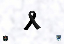 Na grafice na środku czarna wstążka. W lewym dolnym roku logo OSP Żukowo, w prawym dolnym rogu herb Gminy Żukowo.
