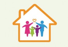 logo Kampanii Zostań Rodziną Zastępczą - grafika domek w środku rodzina - rodzice  + dwoje dzieci.