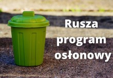 Na zdjęciu kosz na śmieci, obok napis: 'Rusza program osłonowy' - powiększ