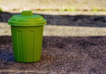 Zielony pojemnik na odpady - powiększ
