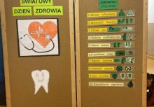  Z okazji Światowego Dnia Zdrowia dzieci w świetlicy poznawały zasady zdrowego stylu życia i dobrej kondycji! Było kolorowo, edukacyjnie i z uśmiechem  - powiększ