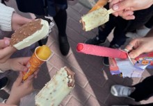 Zdjęcie ilustruje lody - powiększ