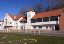 Budynek Urzędu Gminy w Żukowie z zewnątrz - powiększ