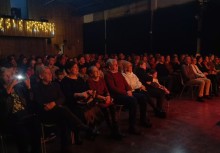 Publiczność na sali Centrum Kultury Spichlerz - powiększ