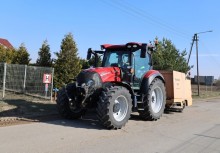 Na zdjęciu traktor z zamiatarką do ulic.