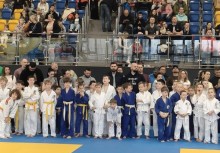 Grupa osób  - powiększ