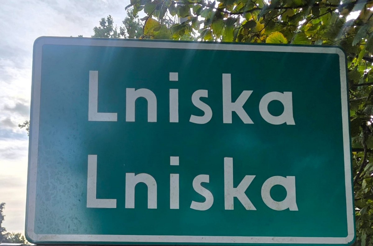 Trwają prace na ul. Jarzębinowej w Lniskach – obowiązują zmiany w organizacji ruchu