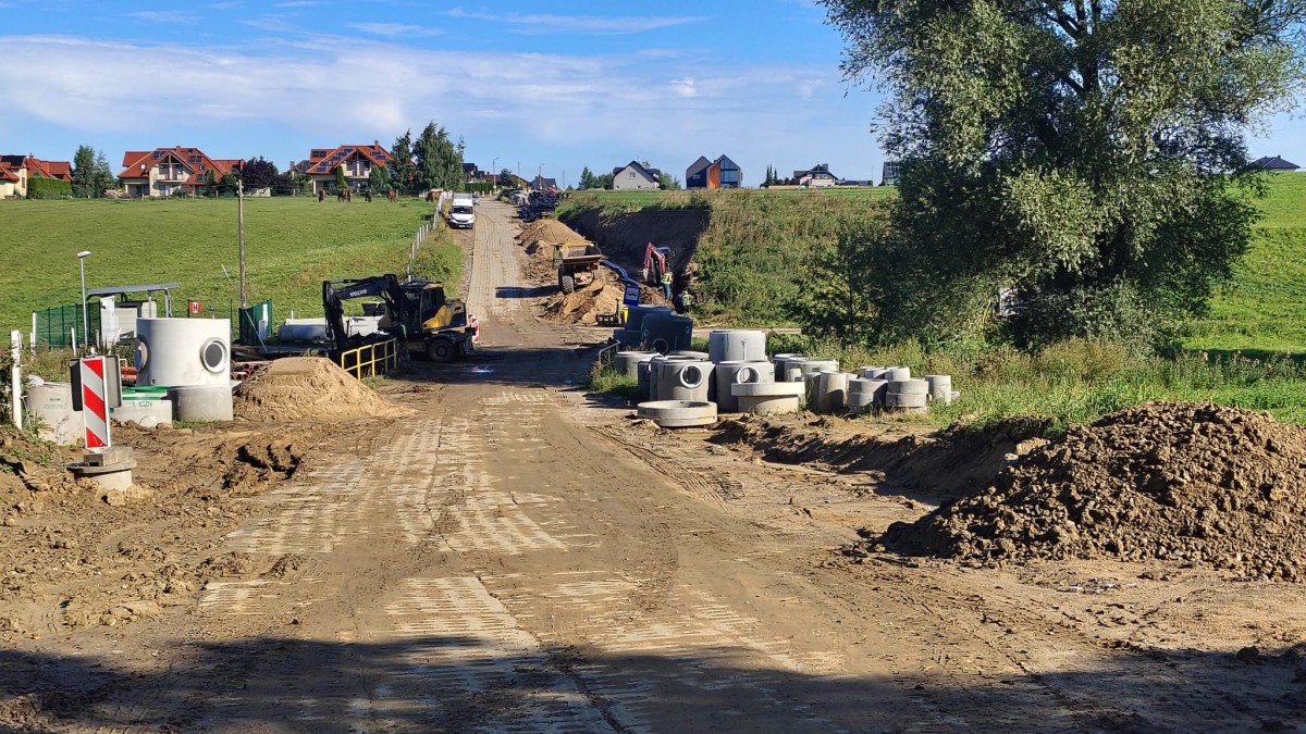Postęp prac przy budowie ul. Słonecznej w Rębiechowie i Czaplach